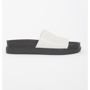 White and black VAGABOND SLIDES SIZE 8 38
